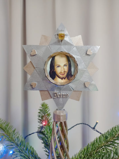Jetusova Vánoční hvězda na špici stromku Jetus Vánoce